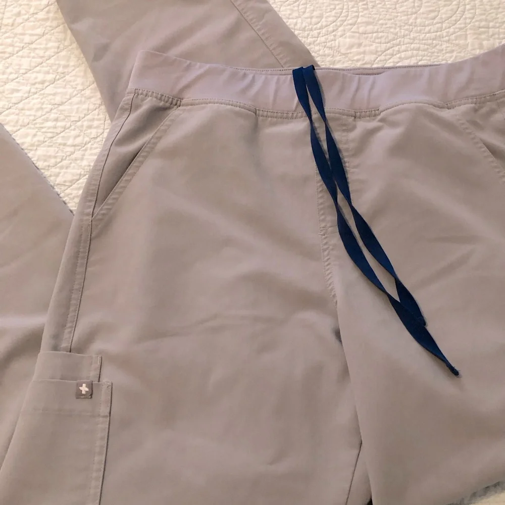Figs Axim Cargo Scrub Pants. Size large. Gray.